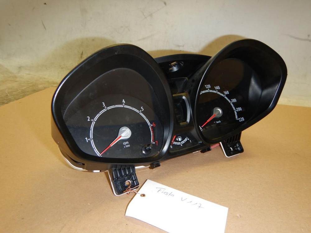 Kombiinstrument ford fiesta ja8 bild2