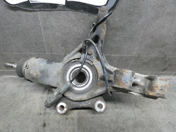 Achsschenkel links 2,0 peugeot 5008 bild1