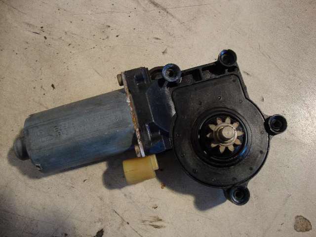 Motor fensterheber hinten links    laguna bj 98 bild1