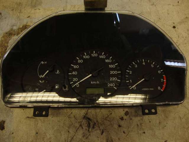 Kombiinstrument   mazda 626 gf  2,0 bild1