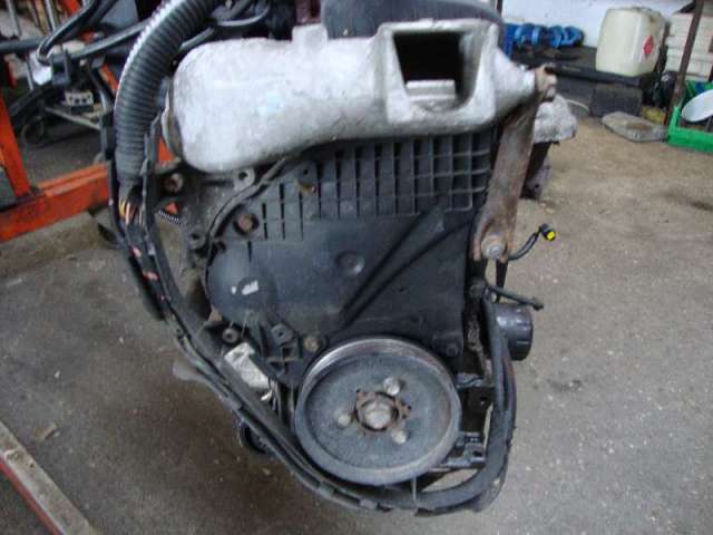 Motor  peugeot 206 bj 2000 Bild