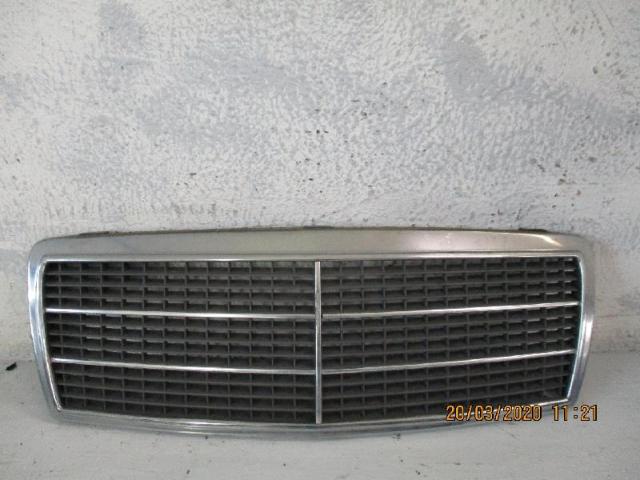 Kuehlergrill  c 180  kombi bj 1994 bild1