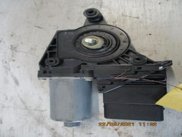 Motor fensterheber hinten rechts  passat 3bg  2,0 bj 2003 bild1