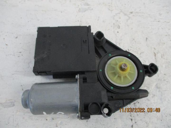 Motor fensterheber vorne rechts   touran 1,9 tdi bj04 bild1