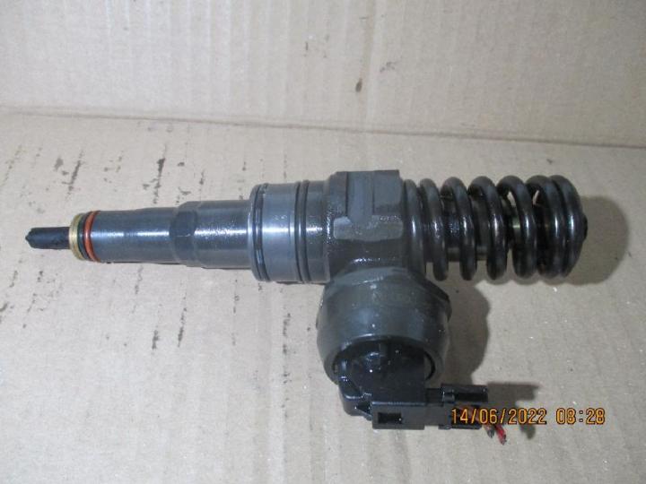 Pumpe duese element vw caddy 1,9 tdi bj 2009 bild1