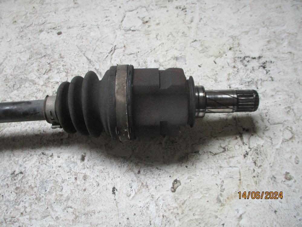 antriebswelle vorne links  corsa d  1,4  bj 2011 bild1