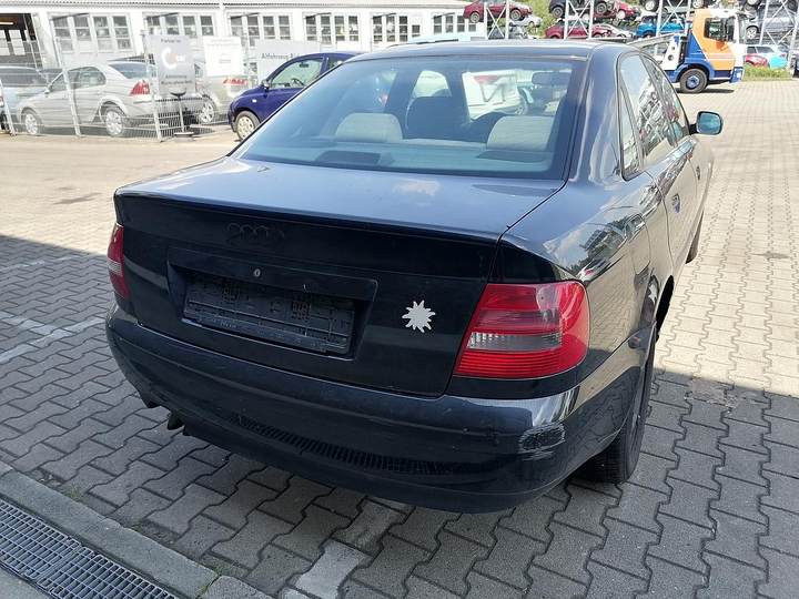 Rueckleuchte r Limousine 99-00 bild1